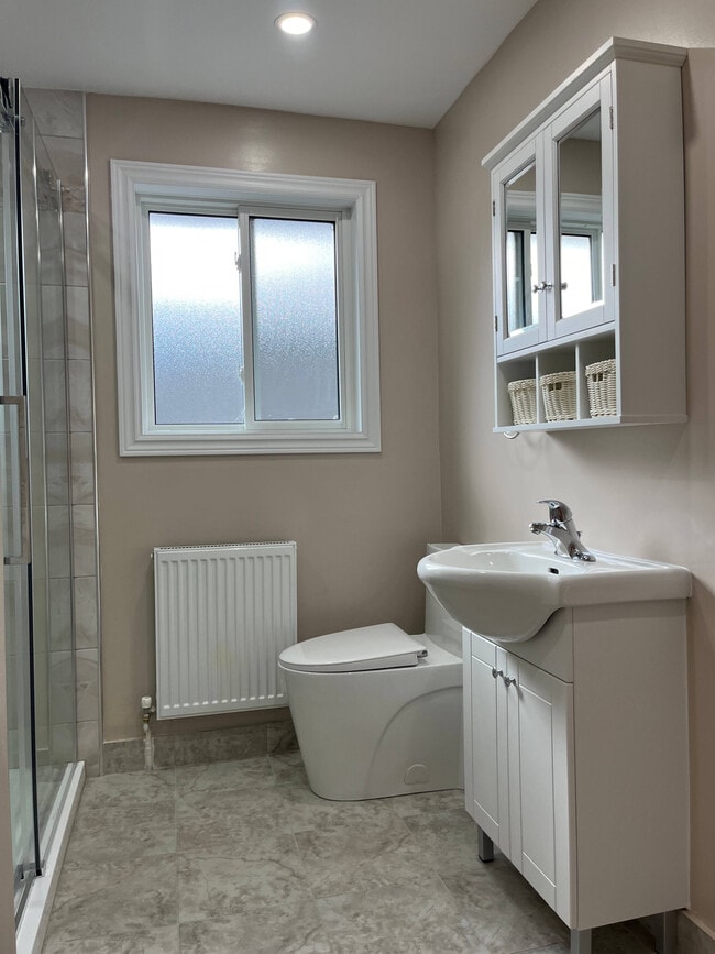 Bathroom - 38 Vanevery St