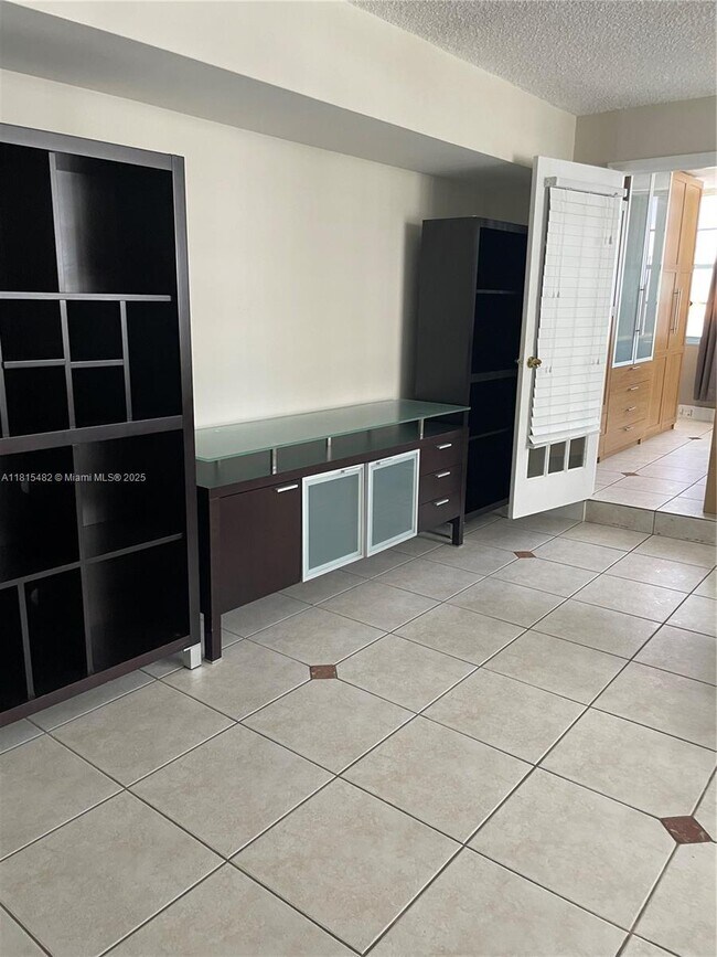 Foto del edificio - 801 Brickell Bay Dr