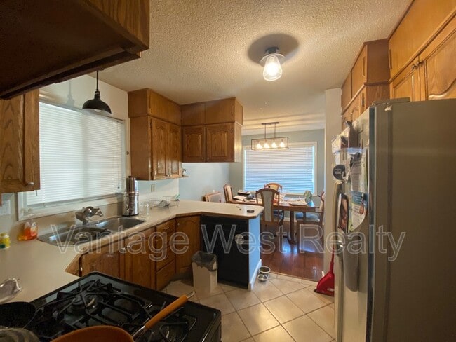 Building Photo - 545 Hollydell Rd