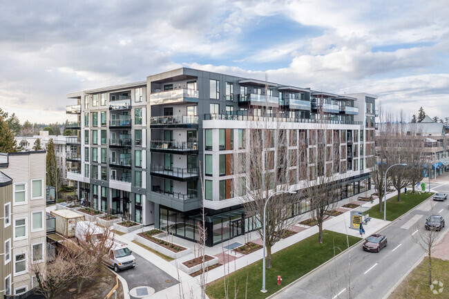 Building Photo - Alden