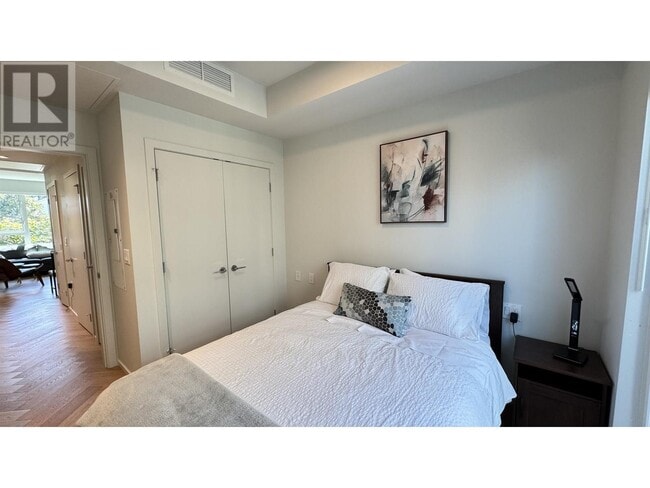 Photo du bâtiment - 745-745 W 49th Ave
