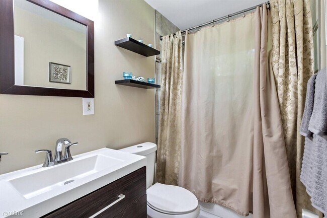 Building Photo - 6 br, 4 bath House - 1489 Sunset Way