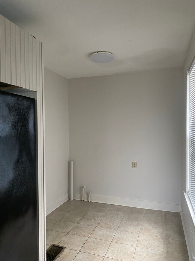 Building Photo - 2154 Olive St