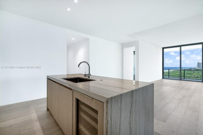 Building Photo - 8701 Collins Ave