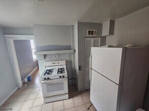 Building Photo - 9 Breakenridge Terrace