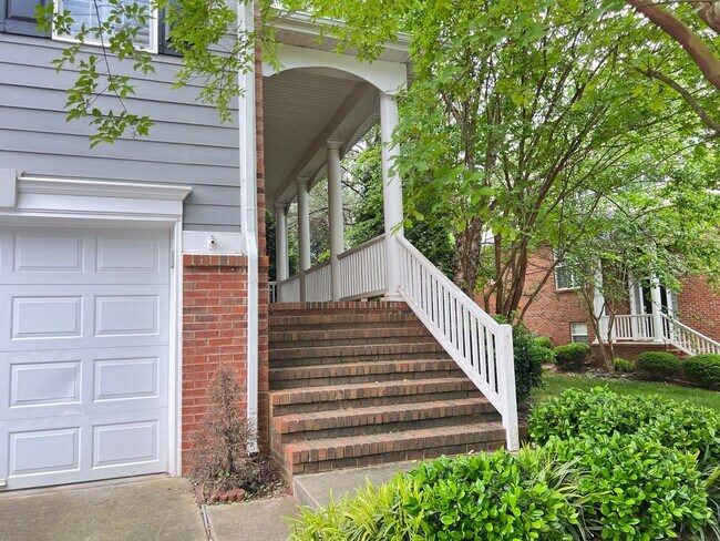 Building Photo - Spacious 3 Bed | 3.5 Bath End Unit Townhom...