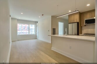 Building Photo - 303 Madison St