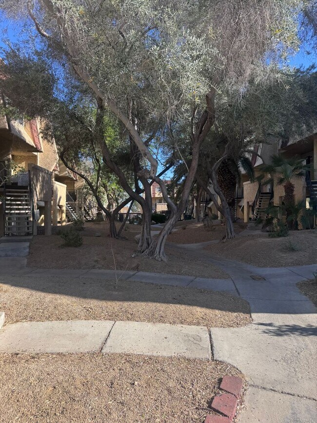 Foto del edificio - 2 bedroom, 1.5 baths, Boulder Hills condo