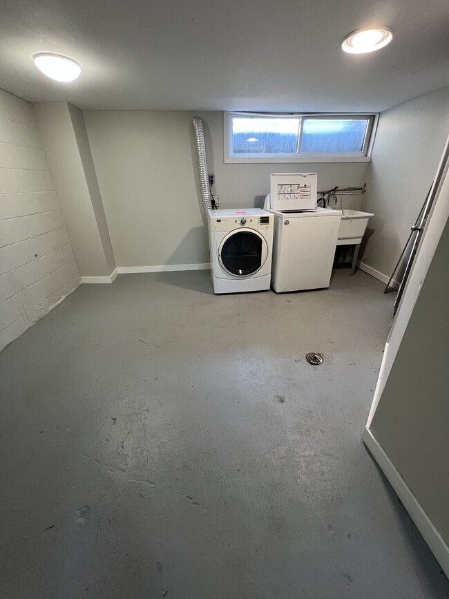 Building Photo - 505 Kathleen Ave