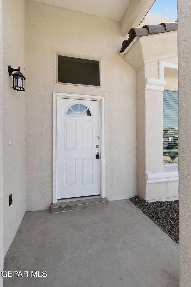 Building Photo - 841 Paseo Drusy Pl