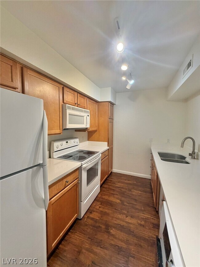 Foto del edificio - 650 Oakmont Ave