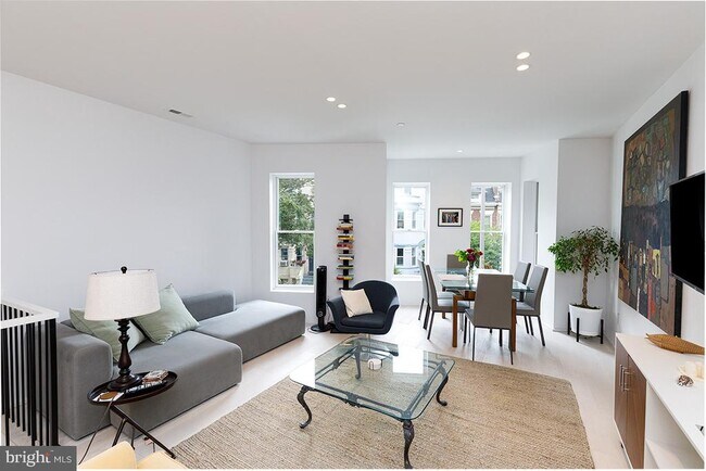 Foto del edificio - 1321 Monroe St NW