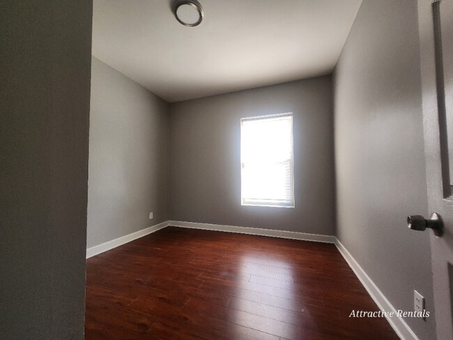 Building Photo - 7034 S Harper Ave