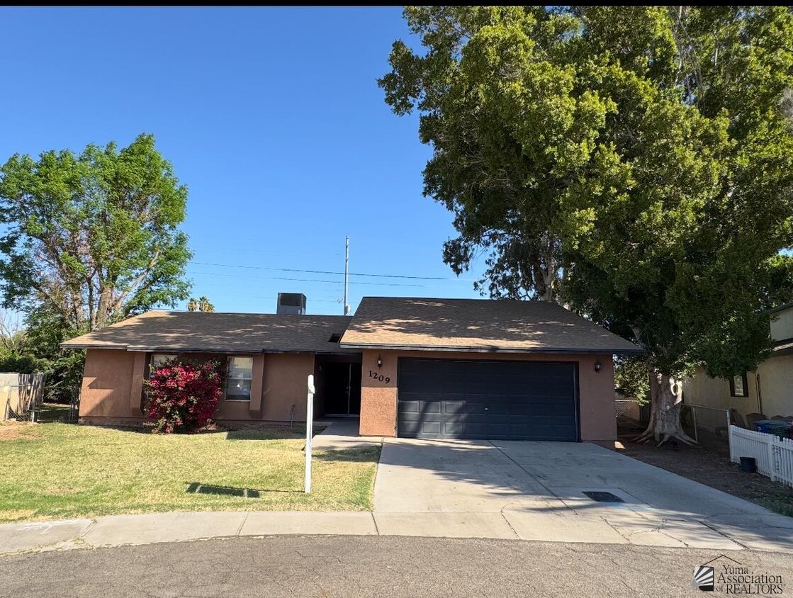 Primary Photo - 1209 S 40th Dr