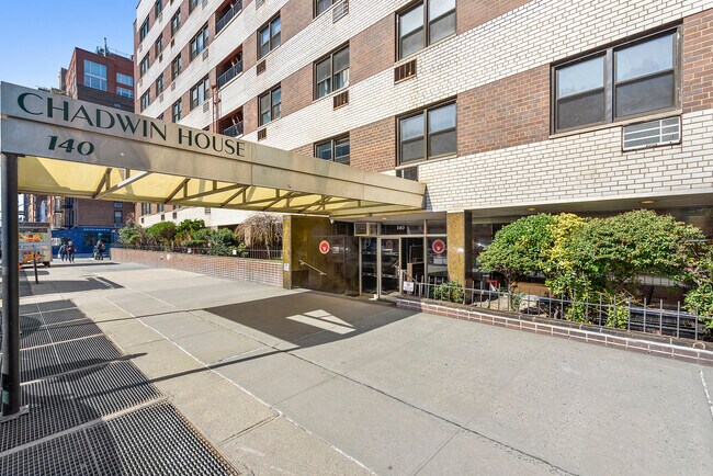 Building Exterior - 140 7th Ave