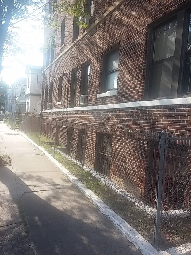 Building Photo - 1-7 Tillinghast St