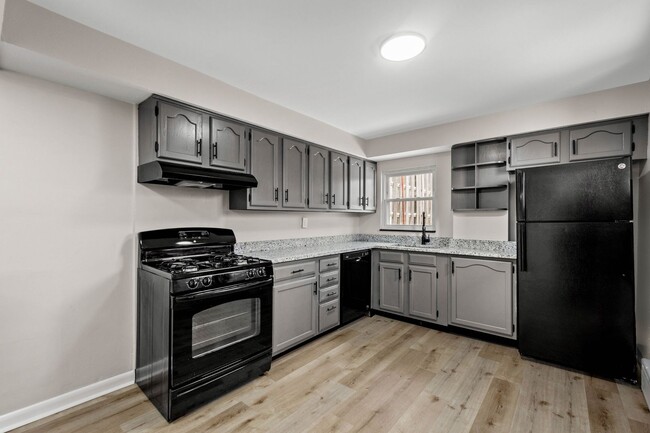Building Photo - WOW! 3 BEDROOM BOMBSHELL IN BON AIR WITH B...