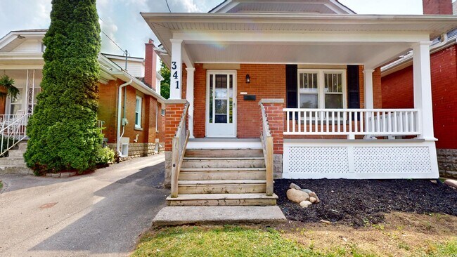 Building Photo - NEWLY RENOVATED 2BD+DEN IN OLD SOUTH LONDON