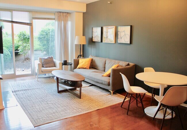 Foto del edificio - 1720 Maple Ave