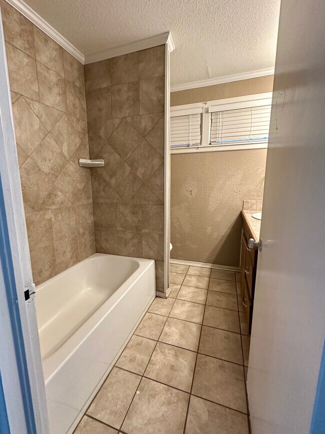 1627 E 1st St, Mount Pleasant, TX 75455 House Rental in Mount