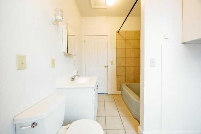 Building Photo - 317 W 4th St