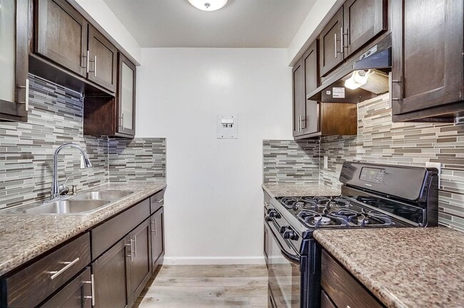Interior Photo - 6627-6635 Crenshaw Blvd