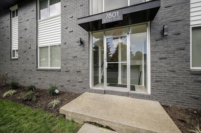 Foto del edificio - 1 Month Free, newly renovated Overland Par...