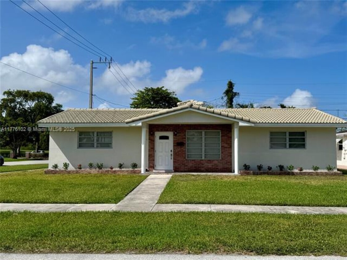 Primary Photo - 1327 Garfield St