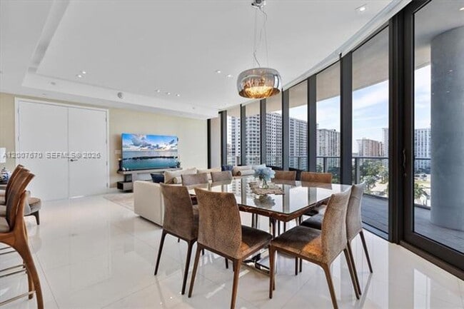 Foto del edificio - 17475 Collins Ave