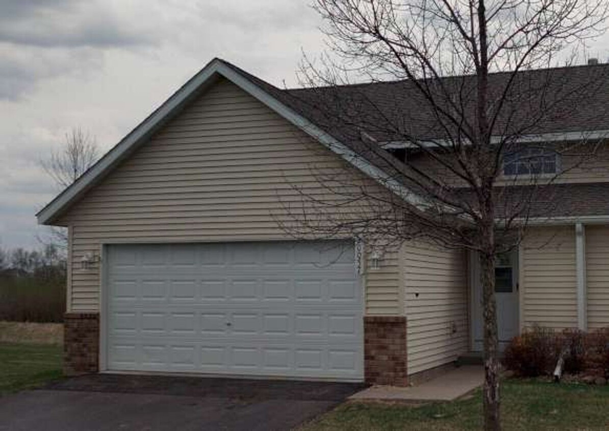 Primary Photo - 3 Bed/1.5 Bath End Unit Townhome- Farmingt...