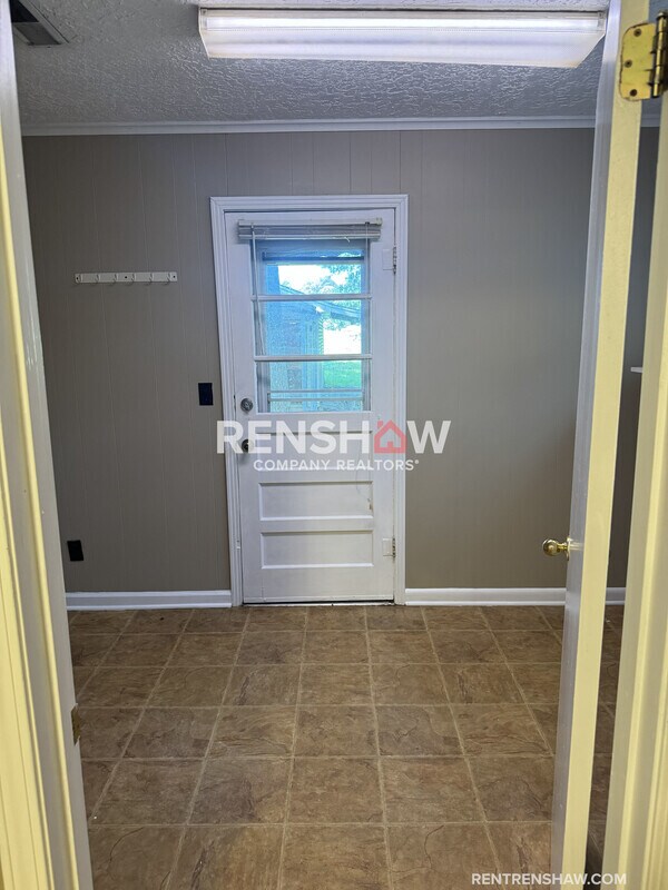 Building Photo - 4055 Roseland St