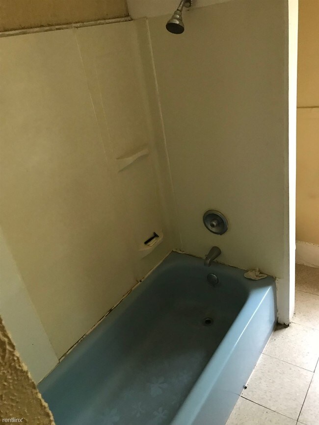 Foto del edificio - 2 br, 1 bath Flat - 2912 Whitney St
