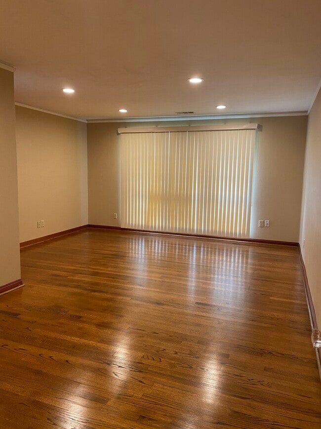 Photo - 2115 Gardenia Dr House