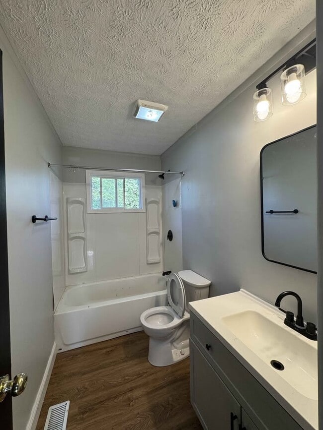 Building Photo - 121 S Wittfield St