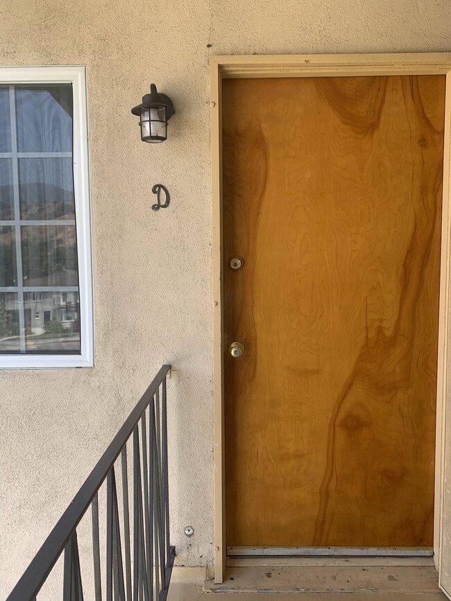 Second floor entry - 1600 N Verdugo Rd