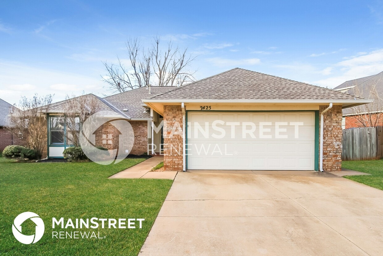 Primary Photo - 2425 E Hills Dr
