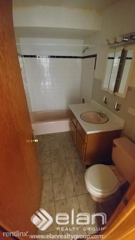 Primary Photo - 5236 W Diversey Ave