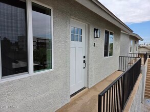 Building Photo - 824 N 11th Ave