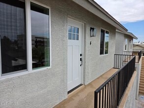 Building Photo - 824 N 11th Ave