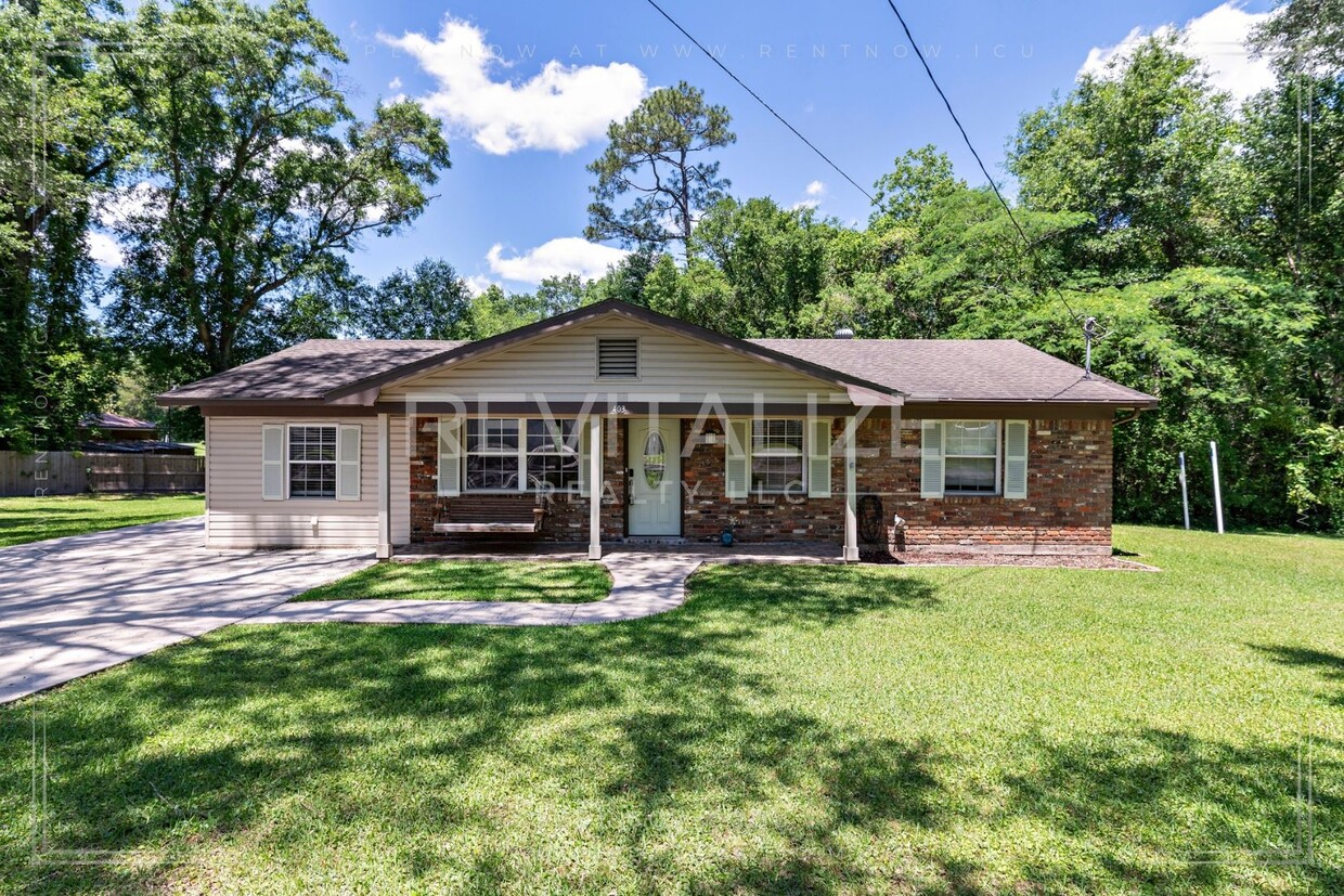 Primary Photo - Charming 3 Bedroom/2 Bathroom Home in Sara...