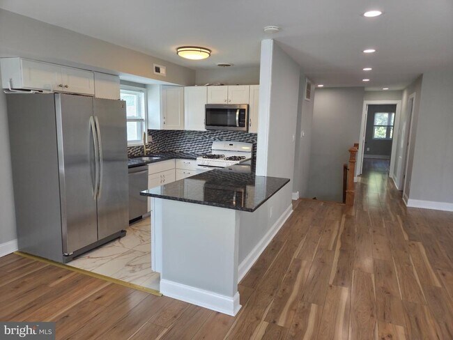 Building Photo - 1701 Scotchbrook Dr