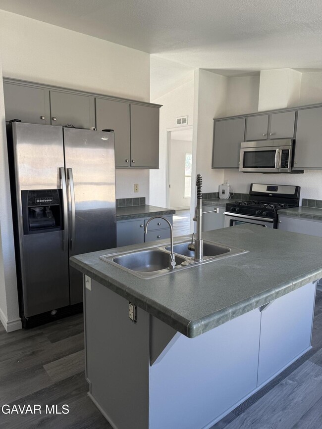 Foto del edificio - 1365 Richfield Ave