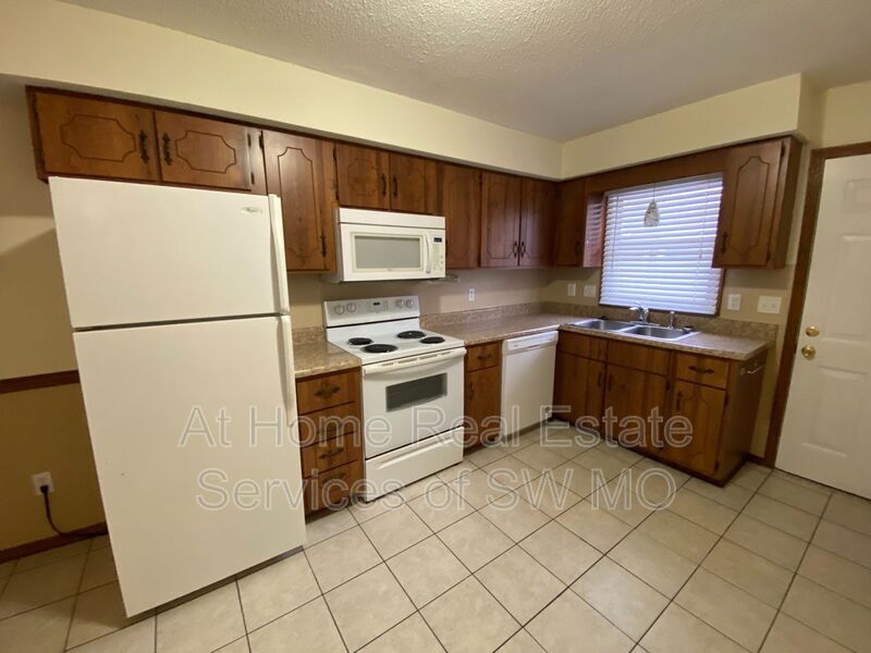 Primary Photo - 3205 S Kimbrough Ave
