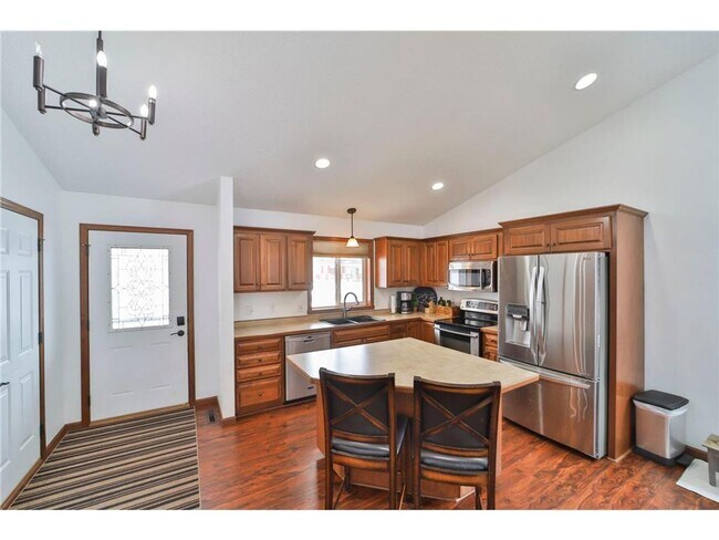 Foto del edificio - 3 Bed, 2 Bath with 3 car garage - Single F...