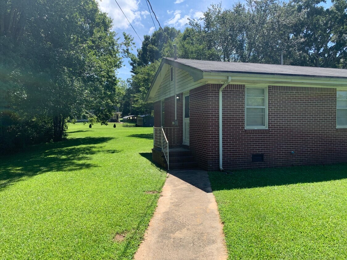 Private Entrance - 156 Lakeshore Dr