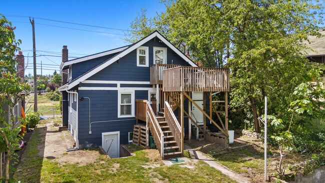 Building Photo - 4716 7th Ave NE