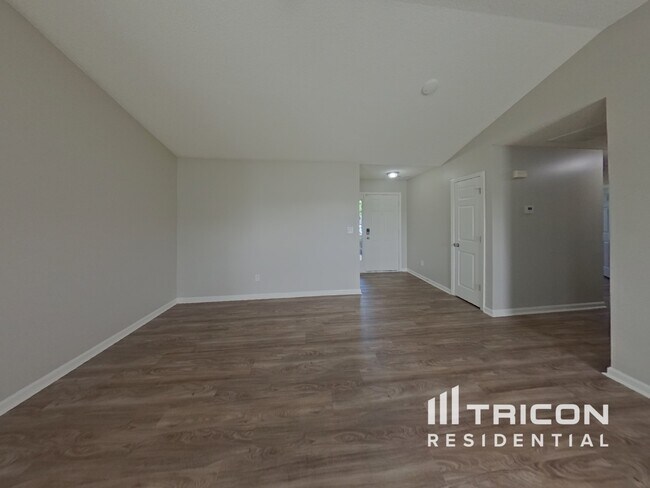 Foto del edificio - 6910 Vernon Wood Ln