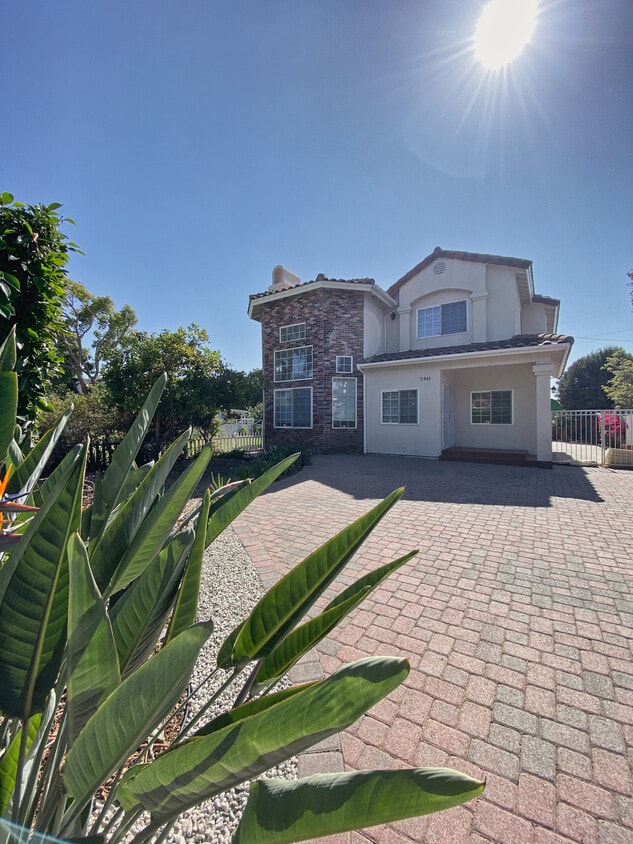 Primary Photo - 3941 Beethoven St