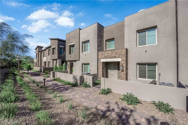 Foto del edificio - 600 N Carriage Hill Dr