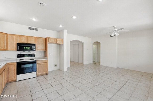 Building Photo - 17934 W Deneen Way